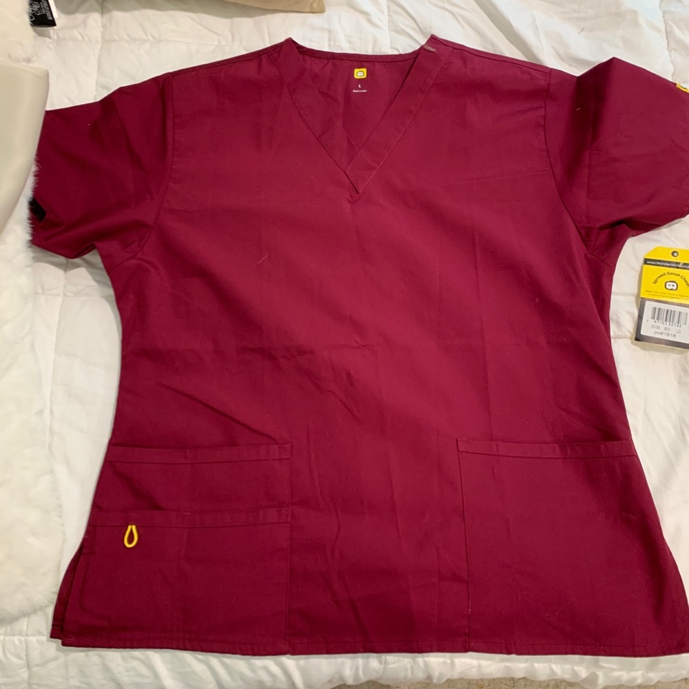 Wonder wink L women’s scrub top